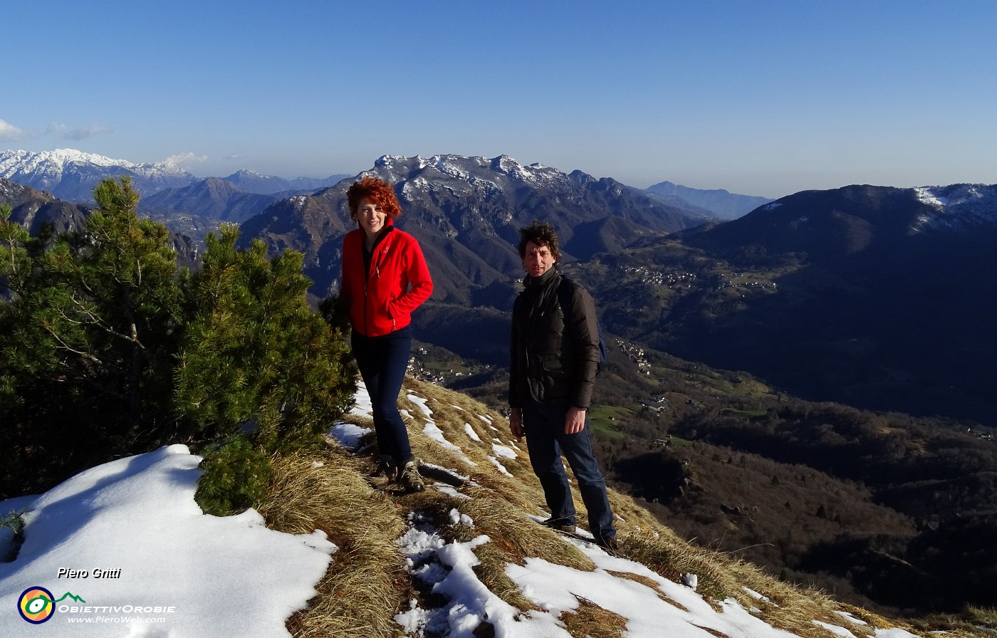 45 Cresta innevata panoramica sulla Val Taleggio.JPG -                                